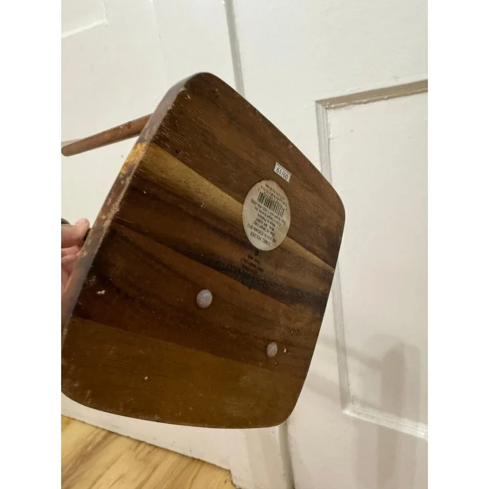 Threshold wooden paper towel holder